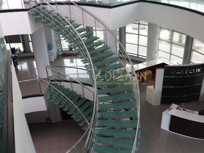 Cam Basamaklı Merdivenler